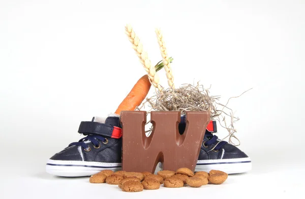 Schoenen zetten voor sinterklaas vooravond — Stockfoto