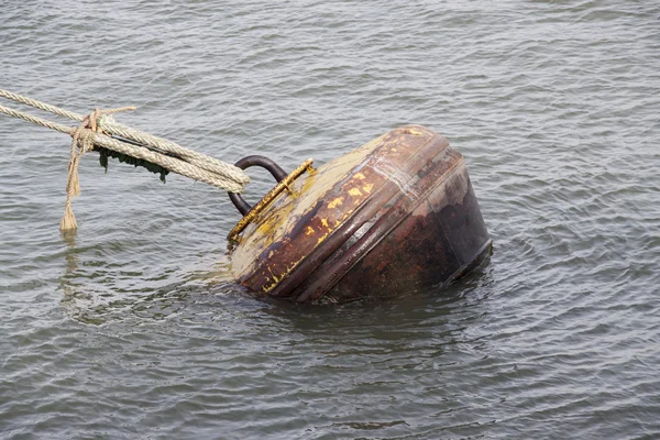 O geamandură de ancorare în port — Fotografie, imagine de stoc