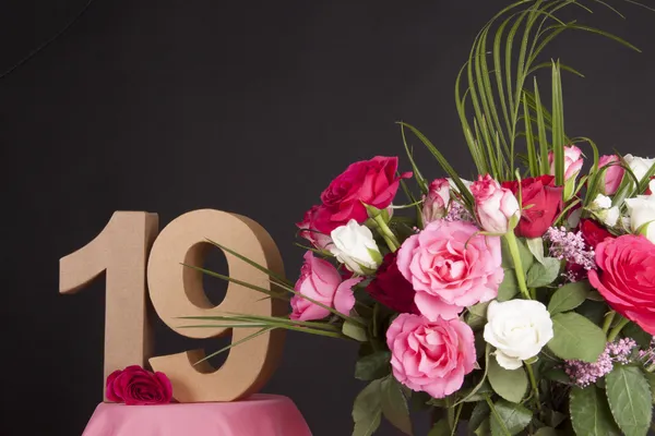 Feliz aniversário com rosas — Fotografia de Stock