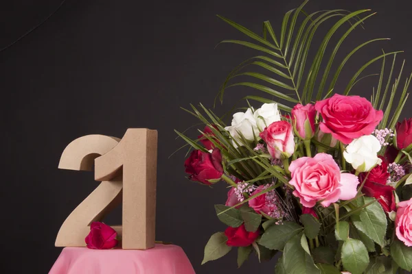 Feliz aniversário com rosas — Fotografia de Stock