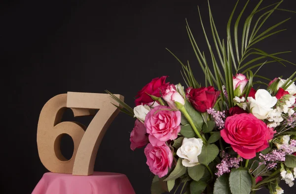 Joyeux anniversaire avec des roses — Photo