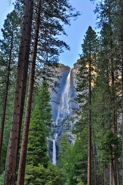 Верхний и нижний Йосемитский водопады — стоковое фото