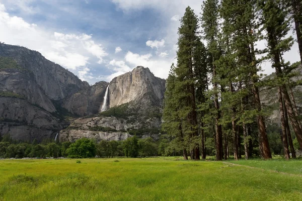 Quedas de Yosemite Superior e Inferior — Fotografia de Stock