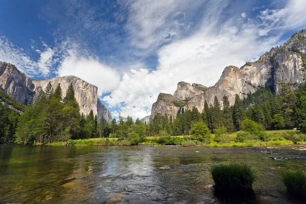 Yosemiten laakso — kuvapankkivalokuva