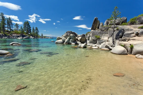 Plaża nad jeziorem tahoe — Zdjęcie stockowe