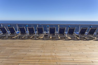 cruise gemi boş sandalye ile