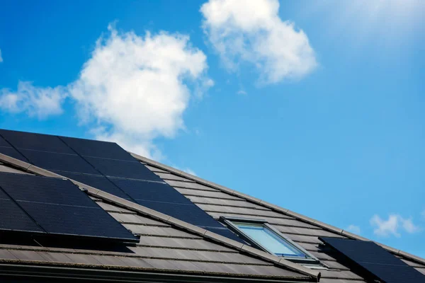 Solar Panels House Roof Sunny Day Renewable Clean Green Energy — ストック写真