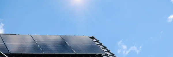 Solar Panels House Roof Sunny Day Renewable Clean Green Energy — ストック写真