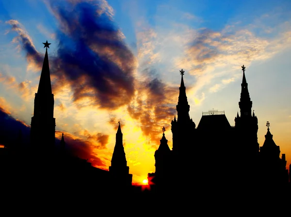 Zonsondergang boven kremlin van Moskou — Stockfoto