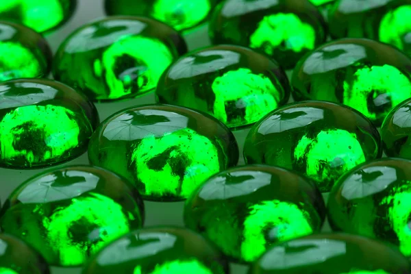 Gotas de vidro verde — Fotografia de Stock