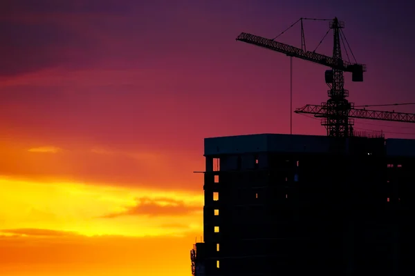 Průmyslové stavby jeřáb siluety — Stock fotografie