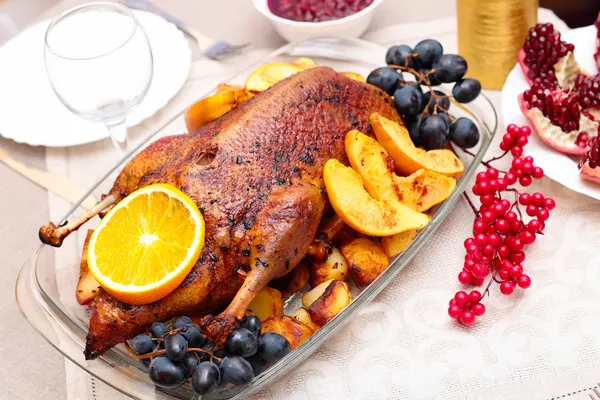 Pato asado con naranja —  Fotos de Stock