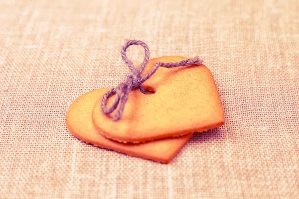 Two heart shaped gingerbread cookies — Stock Photo, Image