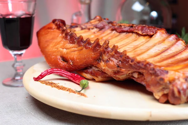 lezzetli füme kaburga ve şarap