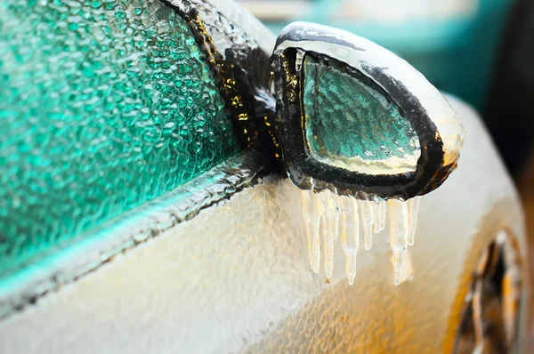 Car side mirror covered with ice — Stock Photo, Image