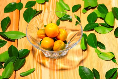 taze calamondin meyve vazo içinde