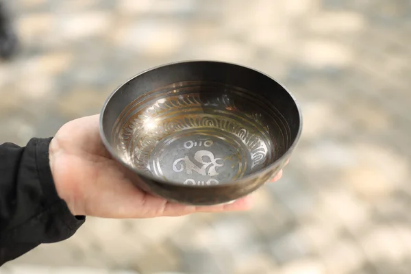 Непальская поющая чаша — стоковое фото
