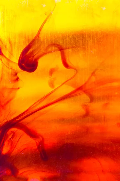 Vloeibare amber abstracte achtergrond — Stockfoto