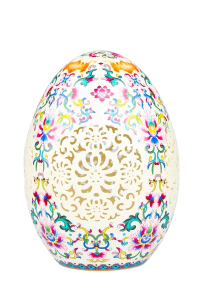 Huevo de Pascua de porcelana aislado en blanco —  Fotos de Stock