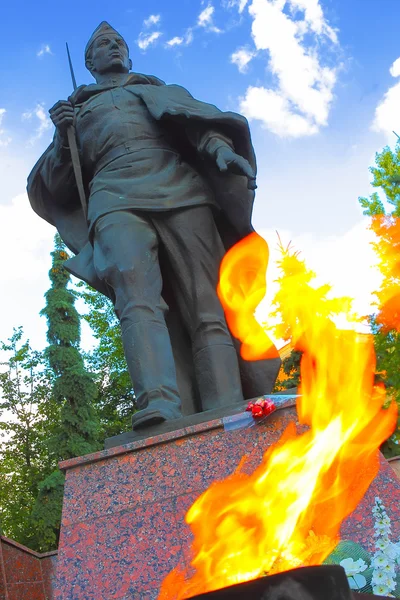 Monument with eternal flame in Zvenigorod, Russia — Stock Photo, Image