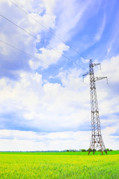 塔架和输电线路 — 图库照片