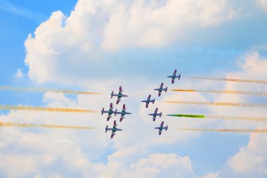 İtalyan uçaklar frecce tricolori grubu