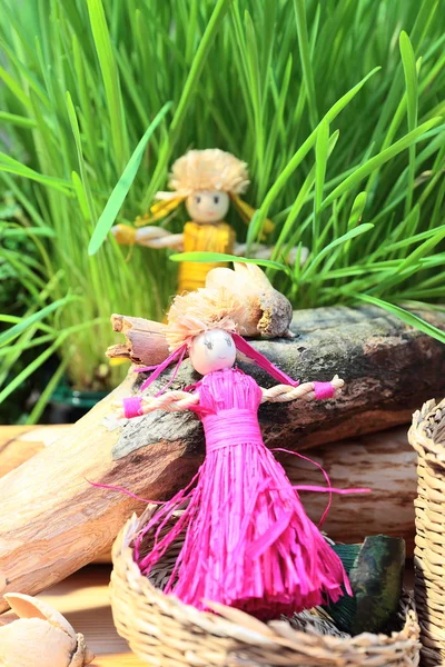 Nature morte avec poupées en paille — Photo