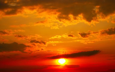 bulutlar ve gökyüzü