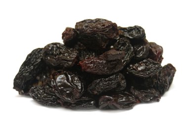 beyaz zemin üzerine kuru üzüm