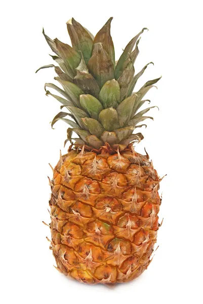 Ananas på vit bakgrund — Stockfoto