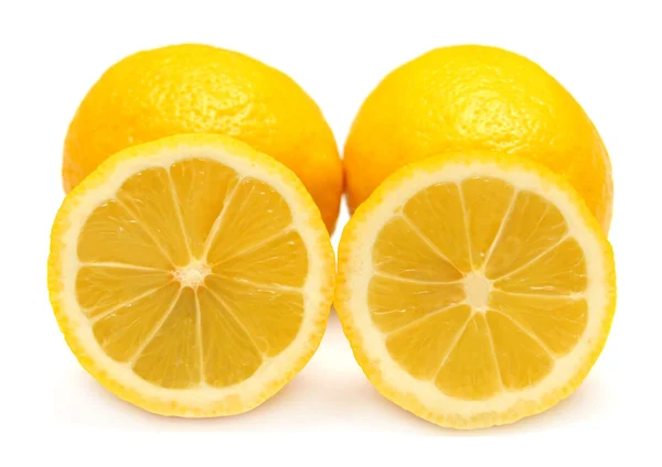 Limoni su sfondo bianco — Foto Stock