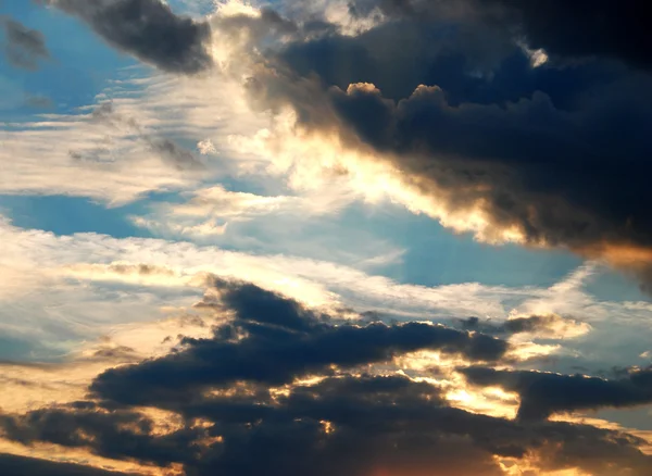 Bulutlar ve gökyüzü — Stok fotoğraf