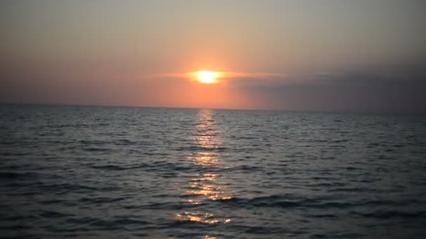 Hermosa puesta de sol en la playa — Vídeos de Stock