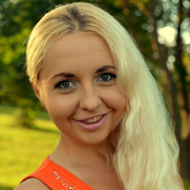 Genç güzel kadın.