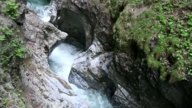 dere ve şelaleler Avusturya ile liechtensteinklamm gorge.