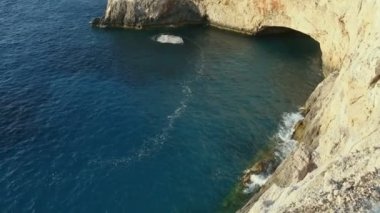 Rote ve akşam yaz sahil şeridi üzerinde İyon Denizi (lefkada, Yunanistan)