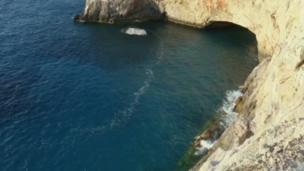 Rote ve akşam yaz sahil şeridi üzerinde İyon Denizi (lefkada, Yunanistan) — Stok video