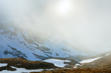 Akşam sisli dağ manzarası (Timmelsjoch, Avusturya )