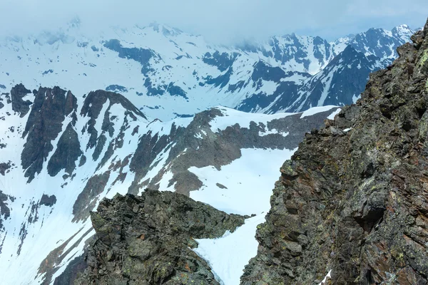 Góra widok z górnej stacji wyciągu narciarskiego kabel karlesjoch — Zdjęcie stockowe