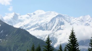 Mont Blanc Dağı massif (görünümünden Plaine Joux ilçe sınırı)