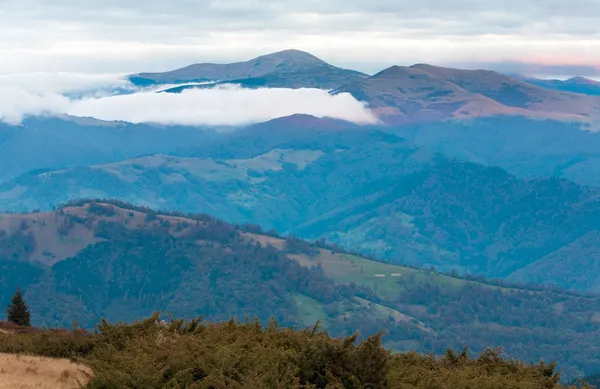 Autunno sera paesaggio montano — Foto Stock