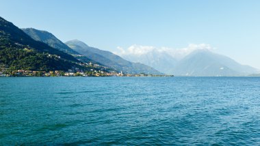 Gemi görünümünden Como Gölü (İtalya)