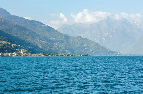 Gemi görünümünden Como Gölü (İtalya)