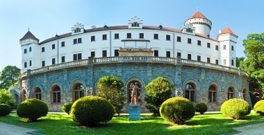 Çek Cumhuriyeti konopiste kalede. Panorama.