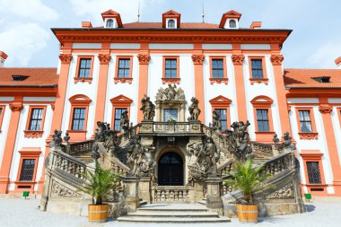 na palace yaz görünümü (Prag, Çek)