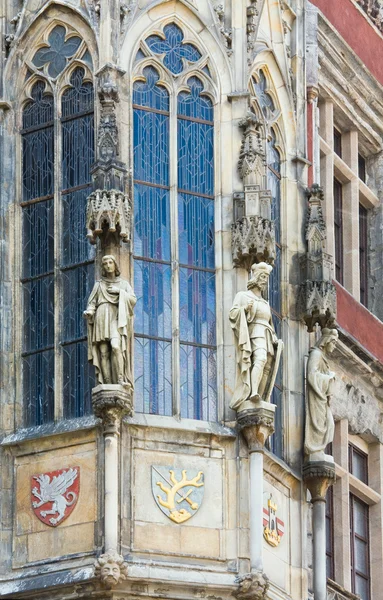 雕像外部布拉格旧市政厅，捷克共和国 — 图库照片