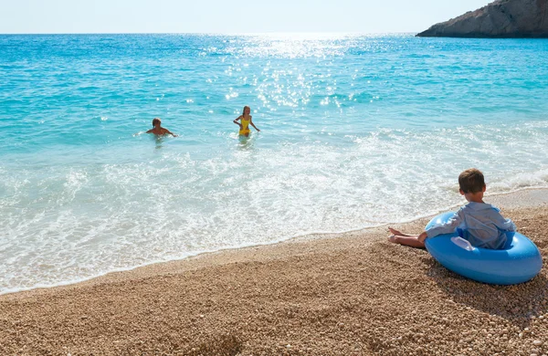 Familia en verano Mar Jónico — Foto de Stock