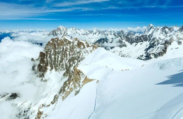 モン ・ ブラン山の中央山塊 (エギーユ ・ デュ ・ ミディ山からの眺め f — ストック写真