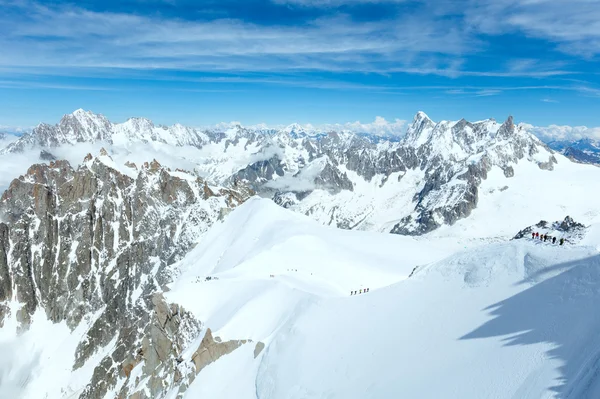 モン ・ ブラン山の中央山塊 (エギーユ ・ デュ ・ ミディ山からの眺め f — ストック写真