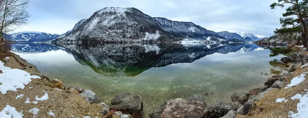 Lago de inverno alpino panorama . — Fotografia de Stock